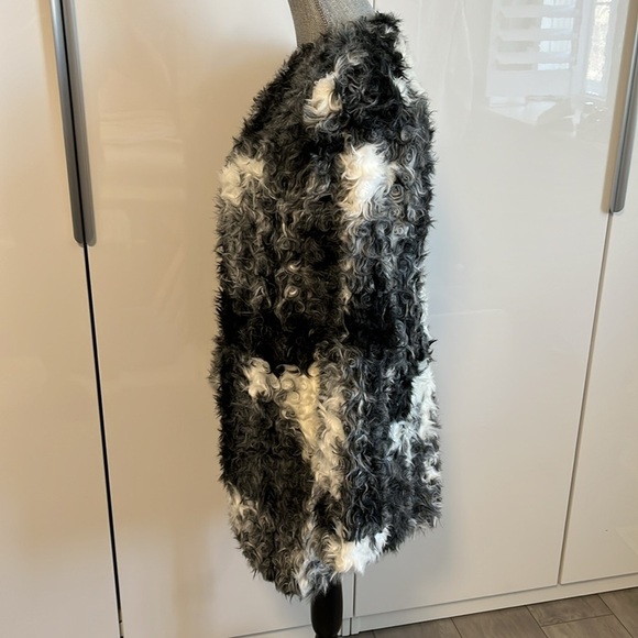 HOST PICK 🖤 ZARA Curly Lamb Faux Fur Coat Lined,  Size M - Picture 8 of 13